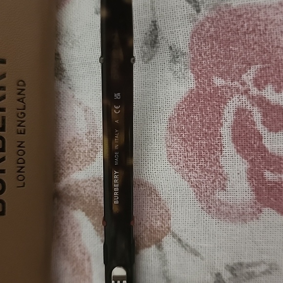 Burberry eyeglasses/frames - Picture 4 of 7